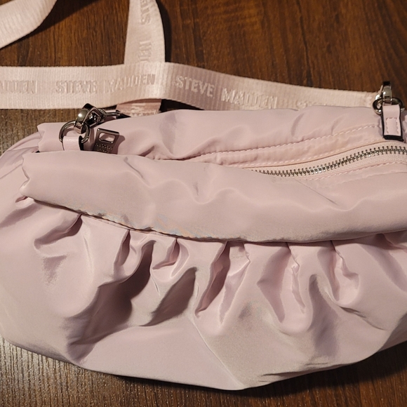 Cute soft & puffy Steve Madden purse! Millennial pink! Very Barbiecore! - Picture 2 of 12